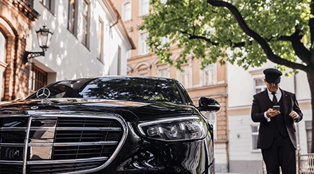 Search and book a luxury private city tour with a professional chauffeur in a Mercedes-BenzV Class or Mercedes Sprinter
